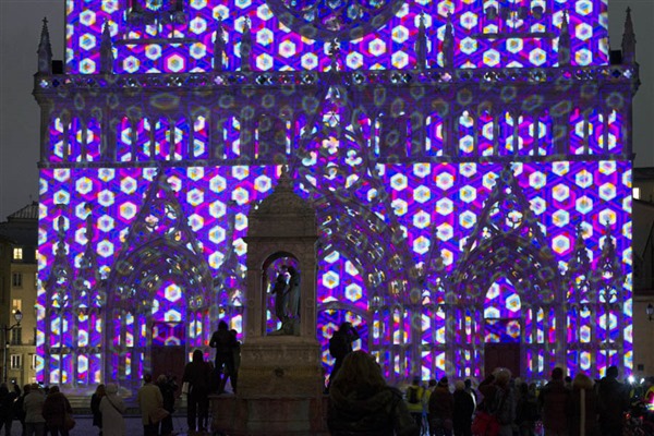 Fête des lumières 2014, Color or Not sur la façade de la cathédrale St-Jean © Ville de Lyon