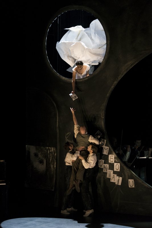 Roméo et Juliette, de Boris Blacher, mise en scène de Jean Lacornerie © Bertrand Stofleth