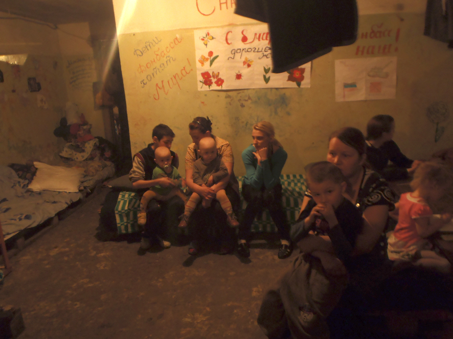 Des familles dans des abris à Donetsk © Triangle GH
