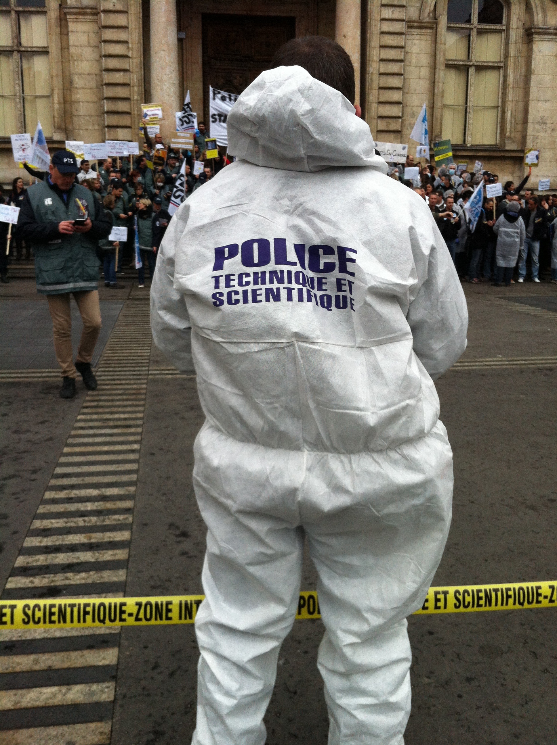 Manifestation de la police technique et scientifique, en grève pour la 2e fois de son histoire, le 3 novembre 2015, à Lyon © GL
