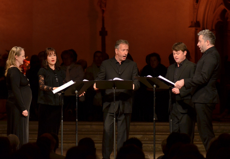 Paul Agnew chantant des madrigaux de Monteverdi avec l’ensemble Les Arts Florissants, à Ambronay, en 2015 © Bertrand Pichène