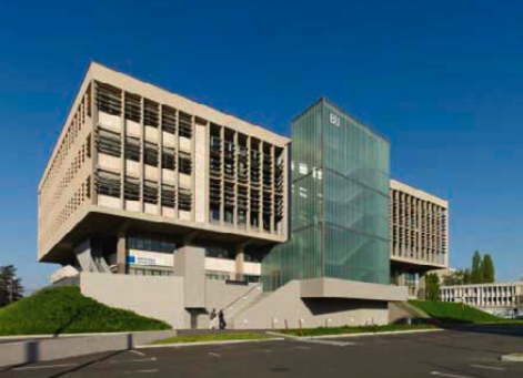 La bibliothèque universitaire de la fac de sciences, à la Doua (Villeurbanne) © URCAUE