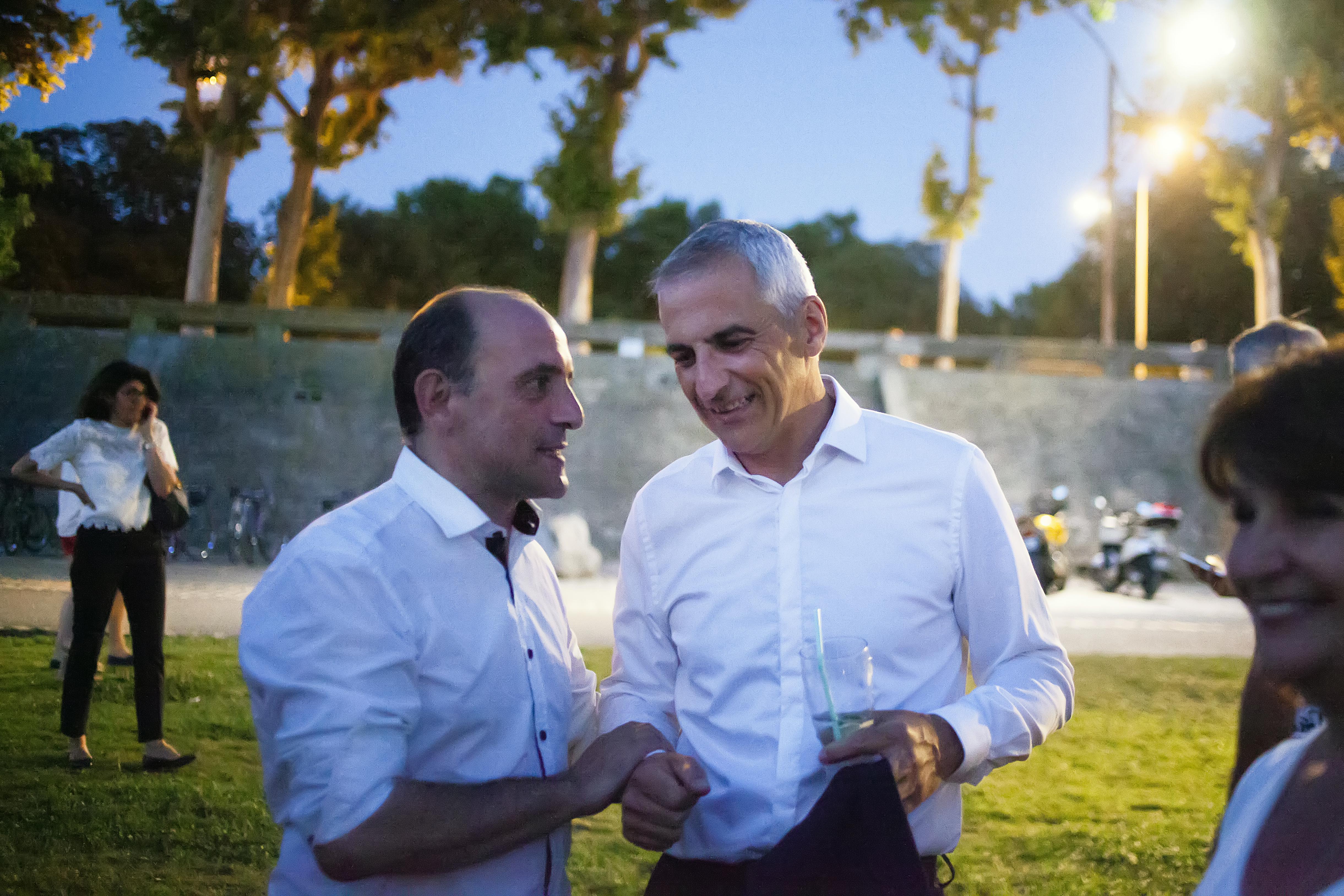 Jean-Luc Fugit (à droite sur la photo), au soir de son élection – second tour des législatives 2017 © Tim Douet