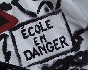 Banderole “Ecole en danger”