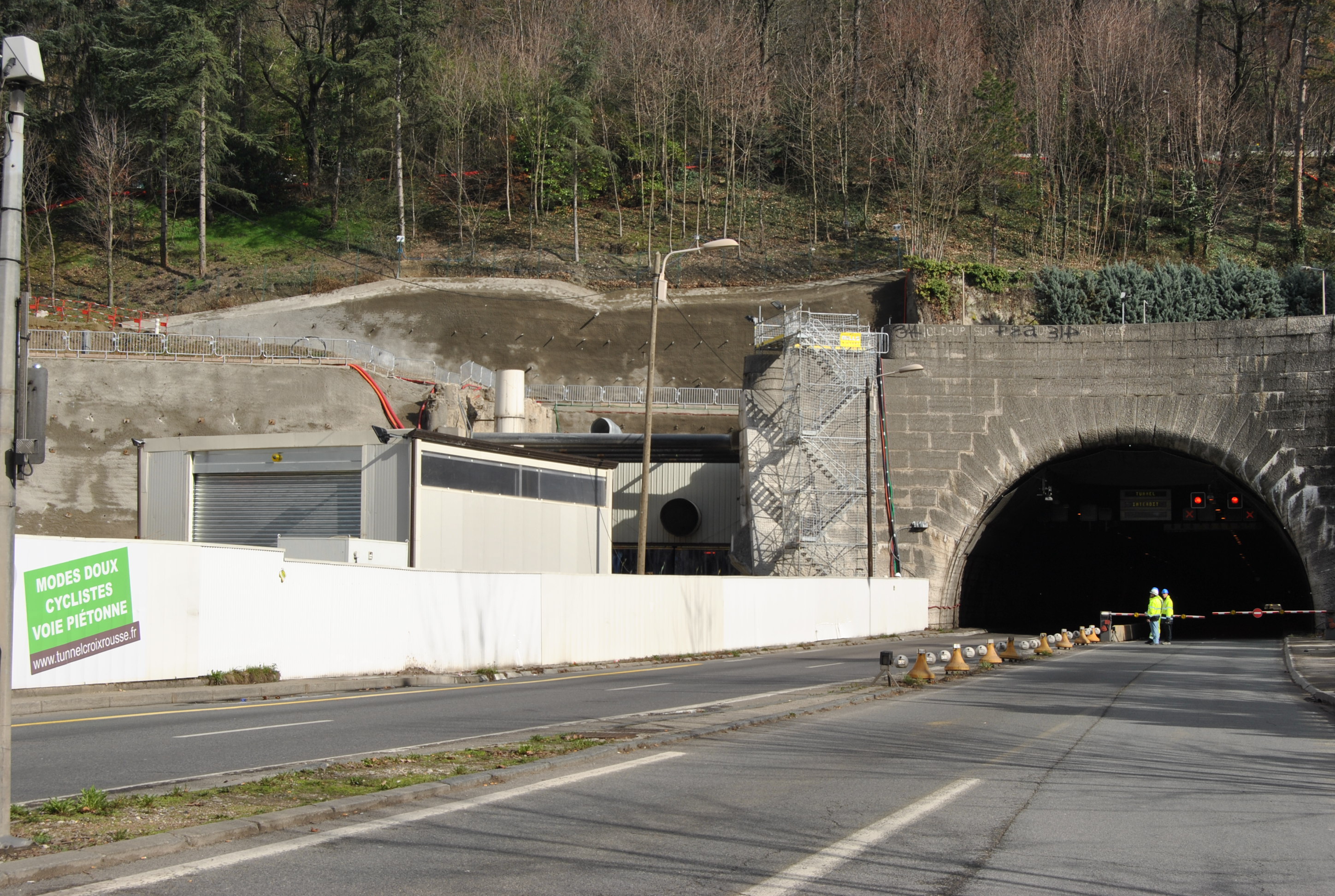 tunnel () tunnel ()