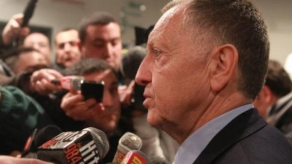 aulas-devant-les-medias