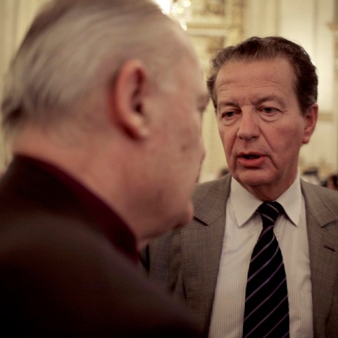 Dominique Perben, en discussion avec Georges Barriol, a viré en tête mais le second tour peut être piégeux pour lui Dominique Perben, en discussion avec Georges Barriol, a viré en tête mais le second tour peut être piégeux pour lui
