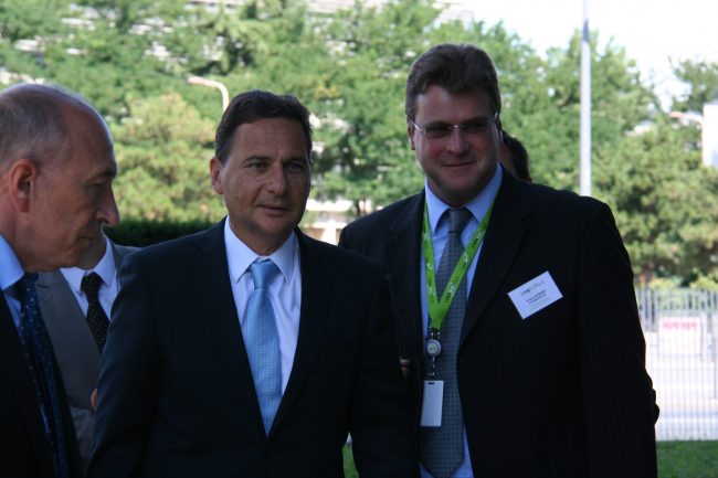 Eric Besson et Yves Laurent lors de la visite de LyonbiopÃ´le copyright LyonbiopÃ´le