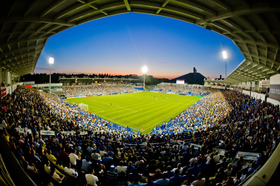 Stade saputo () Stade saputo ()
