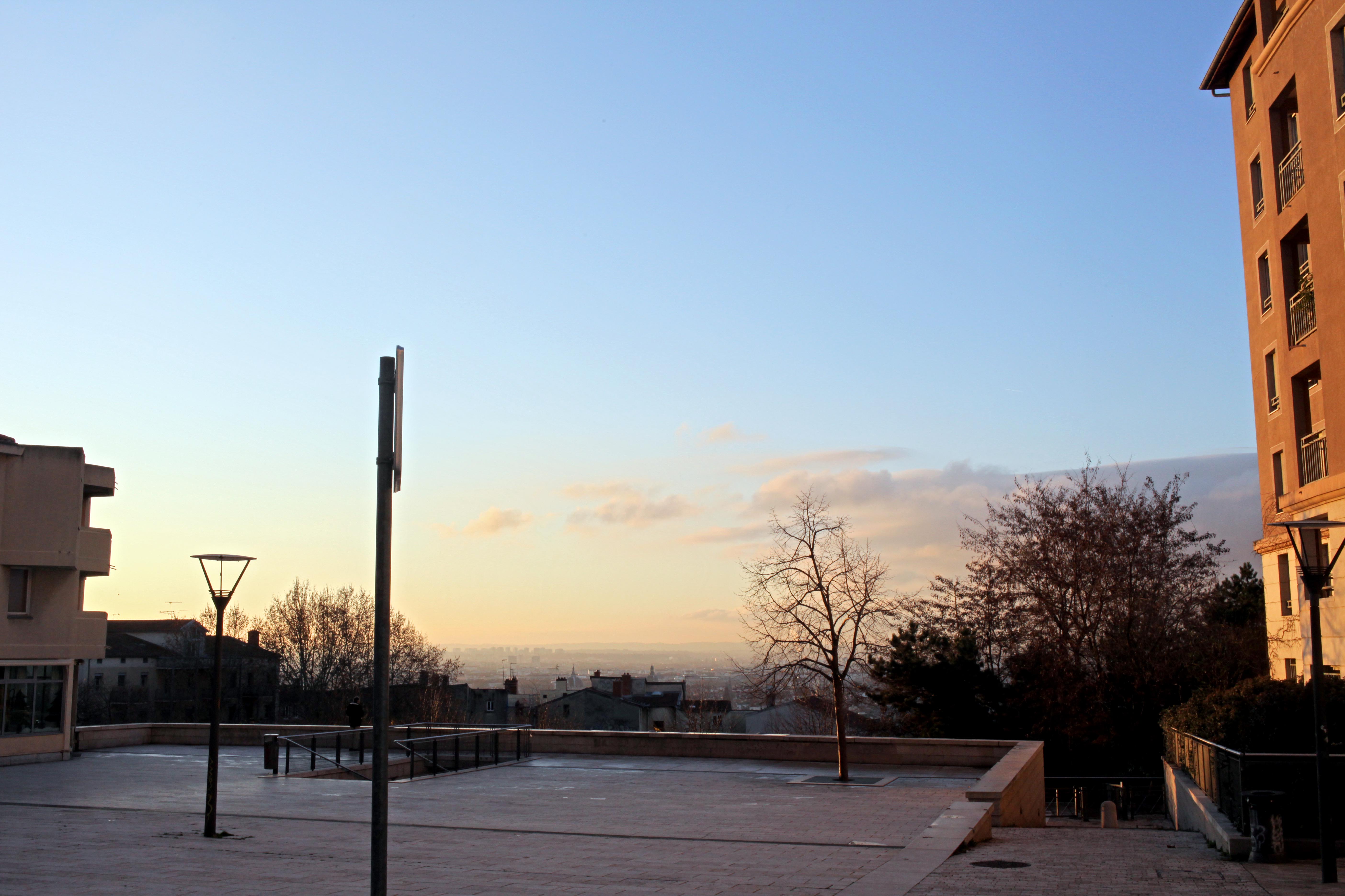 Vue de Lyon Le matin ()