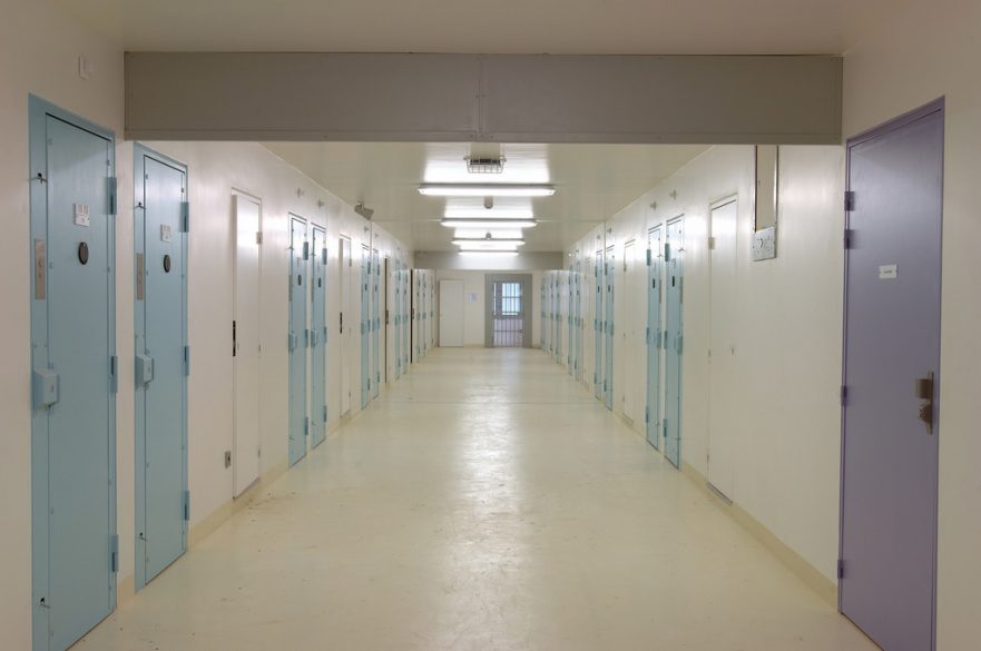 Fouille des détenus la prison de Corbas condamnée Fouille des détenus la prison de Corbas condamnée