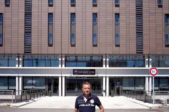 Willy Pasche devant le CER de la SNCF à Lyon