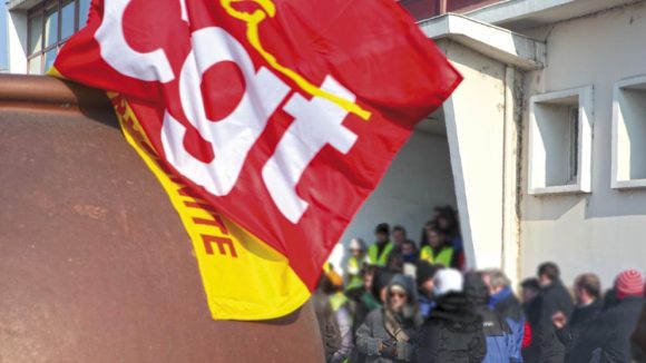 CGT drapeau flouté