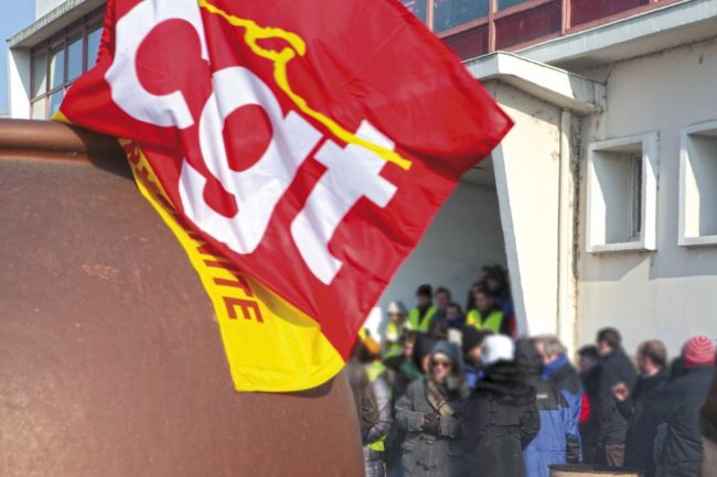 CGT drapeau flouté