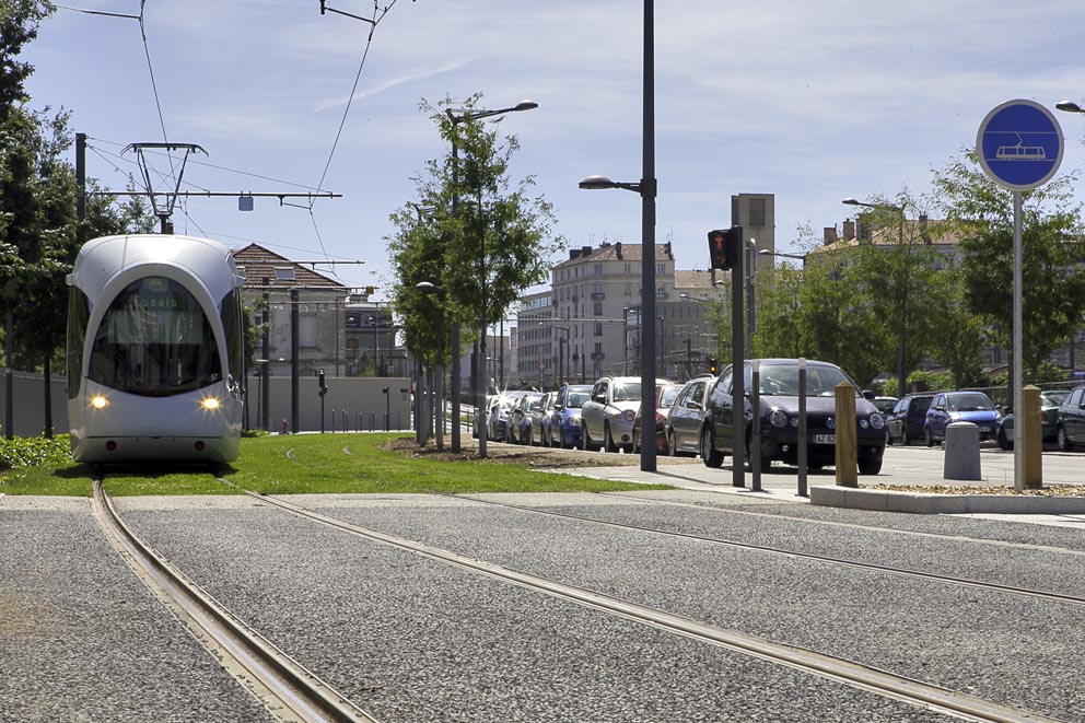 La ligne T4 du tramway lyonnais, lors de ses essais le 2 sept. 2013  © Tim Douet