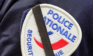 Un-insigne-de-policier-francais-en-2007_univers-grande_medium