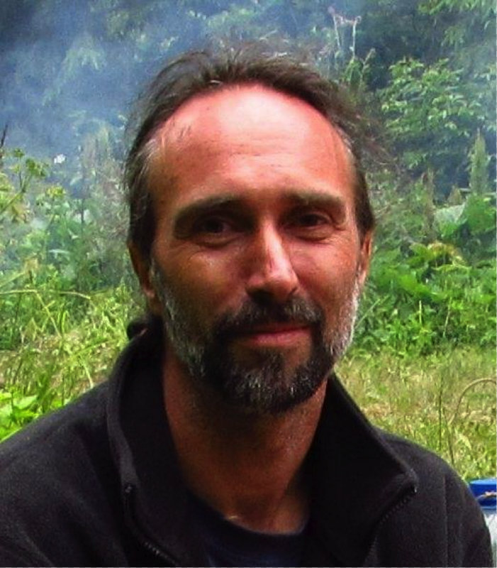 Youri Verbitsky, 50 ans, professeur et ingénieur de Lviv, blessé cette semaine sur la Maïdan, sorti de la salle de soins de l’hôpital où il avait été conduit, et battu à mort. L’une des 5 victimes officielles. Youri Verbitsky, 50 ans, professeur et ingénieur de Lviv, blessé cette semaine sur la Maïdan, sorti de la salle de soins de l’hôpital où il avait été conduit, et battu à mort. L’une des 5 victimes officielles.