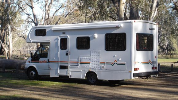 Camping-car_australien_de_type_capucine