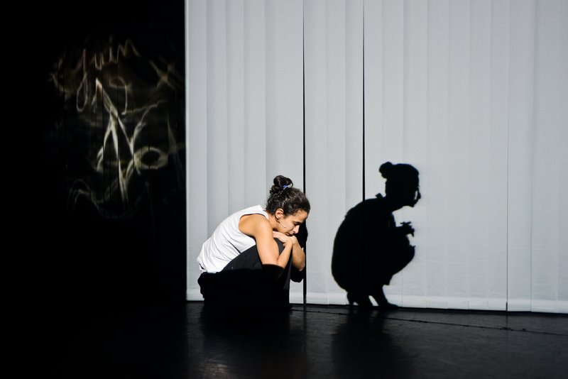 Leïla Anis dans “Fille de...” © Denis Couvet Leïla Anis dans “Fille de...” © Denis Couvet