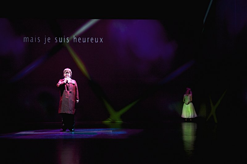 Caroline Donnelly et Deborah Rouach dans “Cendrillon” de Joël Pommerat © CiciOlsson