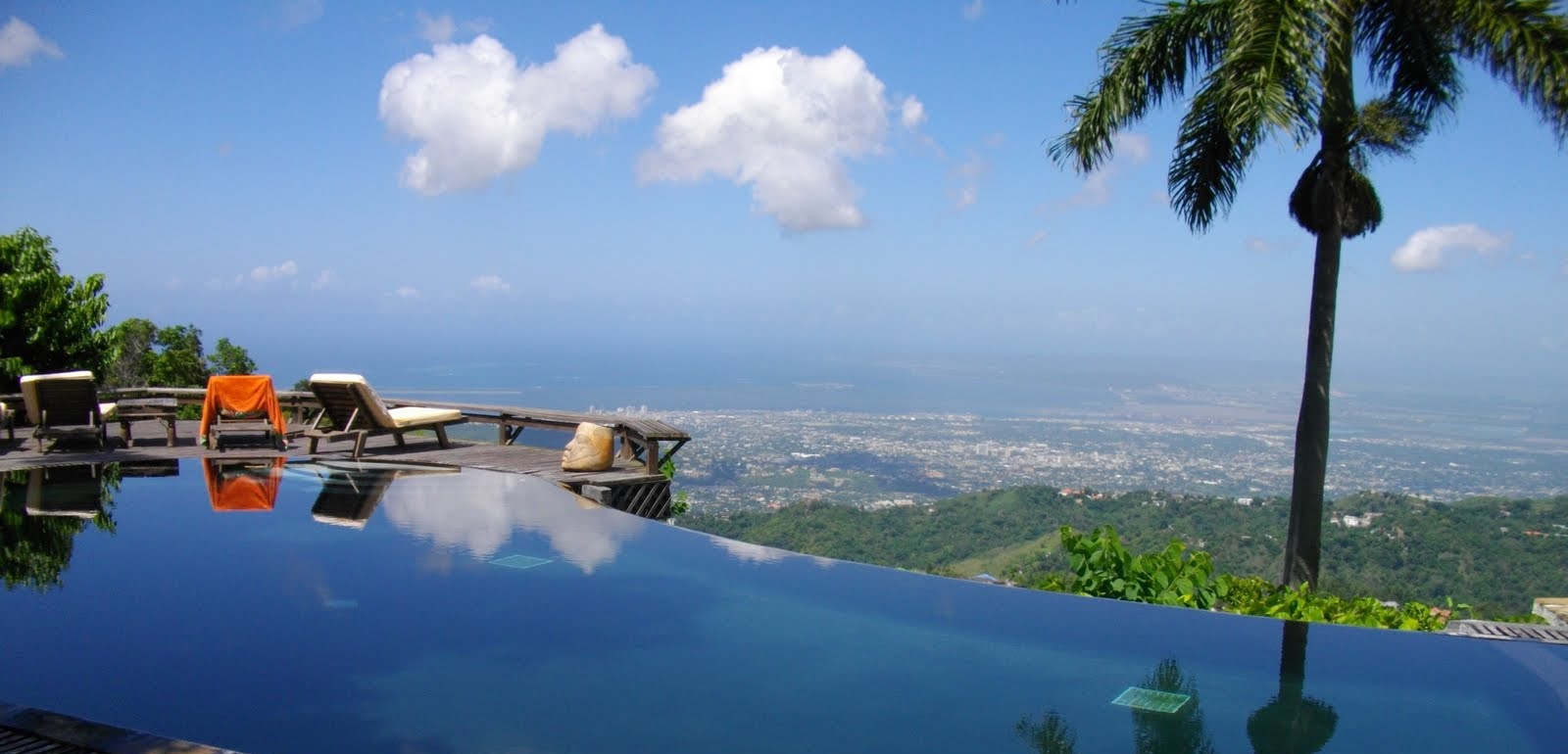 Le Strawberry Hill, dans les montagens de Jamaïque. Good vibrations pour Magali & Martin. Le Strawberry Hill, dans les montagens de Jamaïque. Good vibrations pour Magali & Martin.