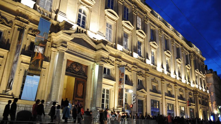 facade du musee vue place des terreaux de nuit_muriel chaulet