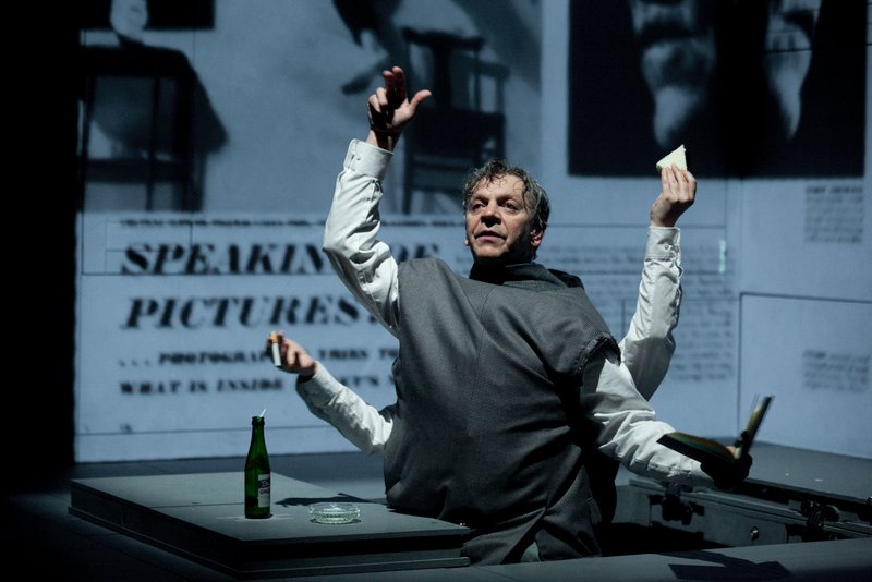 Marc Labrèche dans “Les Aiguilles et l’Opium”, de Robert Lepage © Nicola F. Vachon Marc Labrèche dans “Les Aiguilles et l’Opium”, de Robert Lepage © Nicola F. Vachon