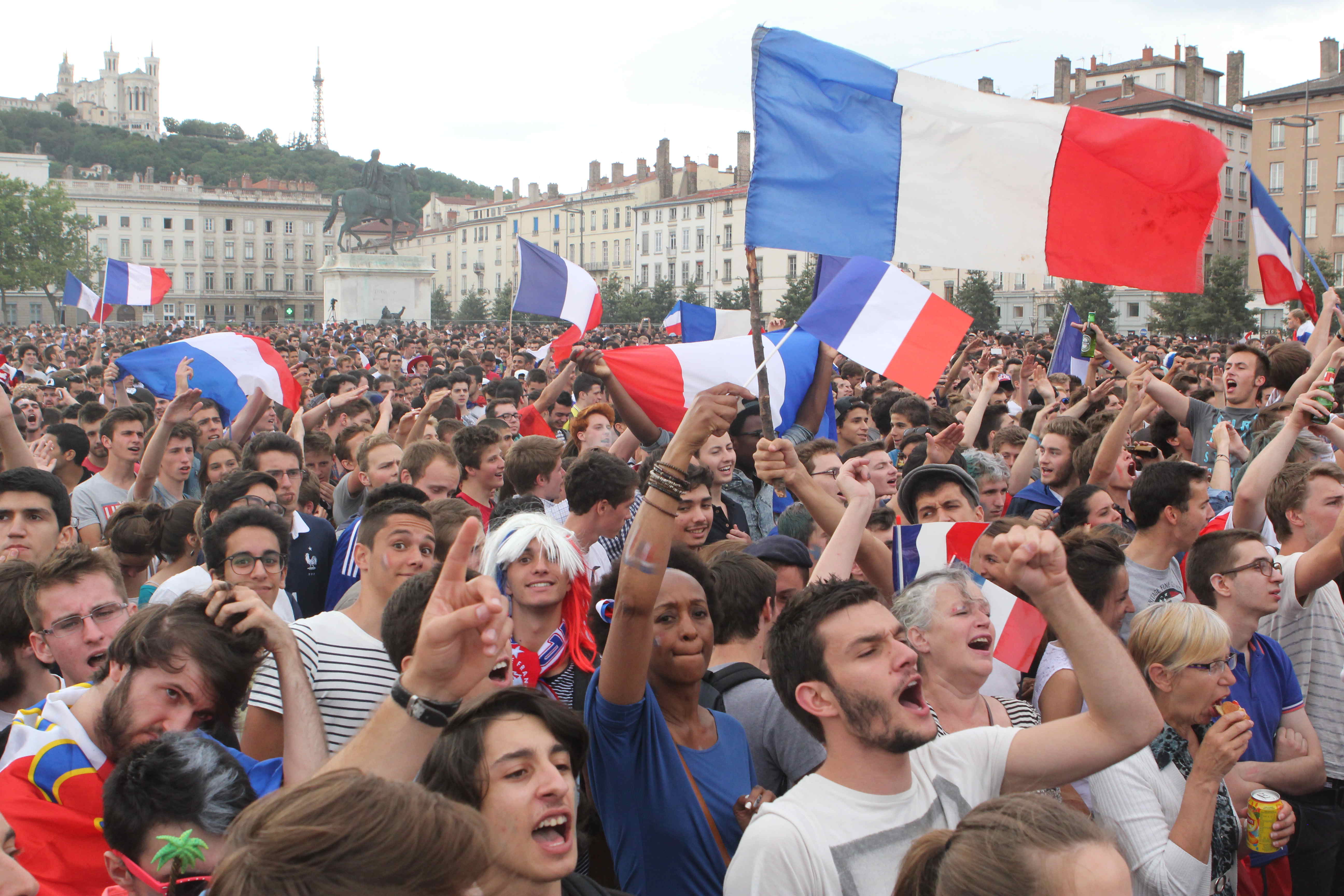 La foule était présente en masse place Bellecour La foule était présente en masse place Bellecour