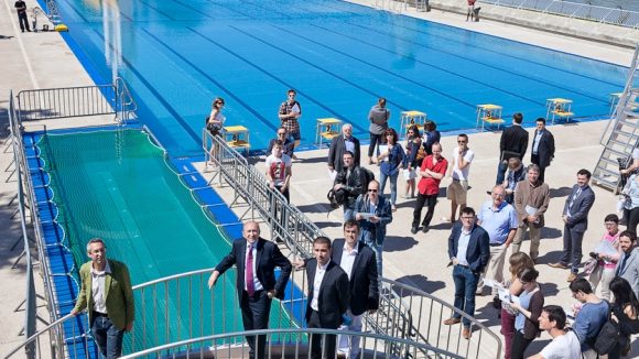 piscine du Rhône sud avec élus