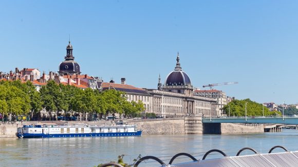 vue Hôtel-Dieu depuis la piscine du Rhône