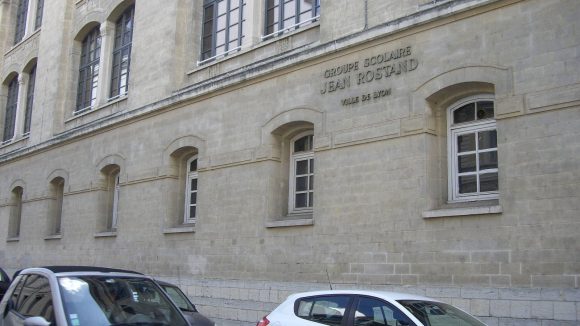 Le groupe scolaire Jean-Rostand est régulièrement infesté de blattes