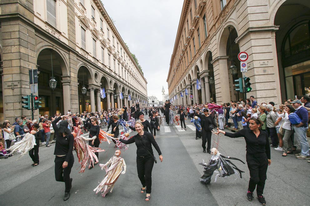 Défilé du groupe de Denis Plassard à Turin en juillet 2014 © G. Sottile