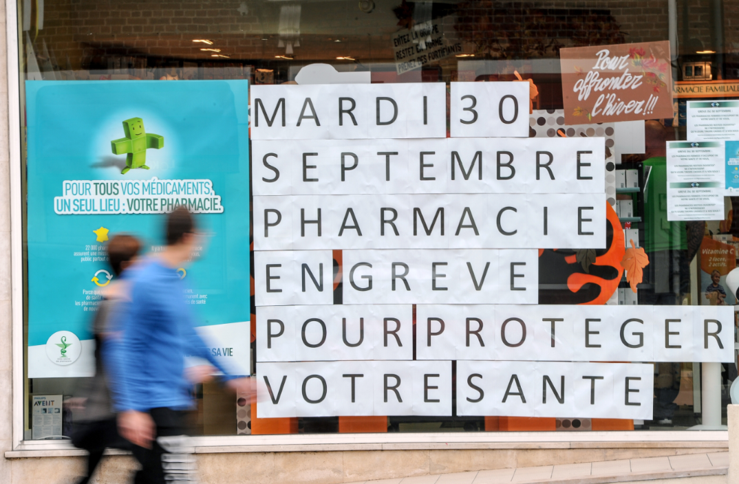 Pharmacie en grève à Estaires, dans le Nord de la France, 29 septembre 2014 / © PHILIPPE HUGUEN / AFP