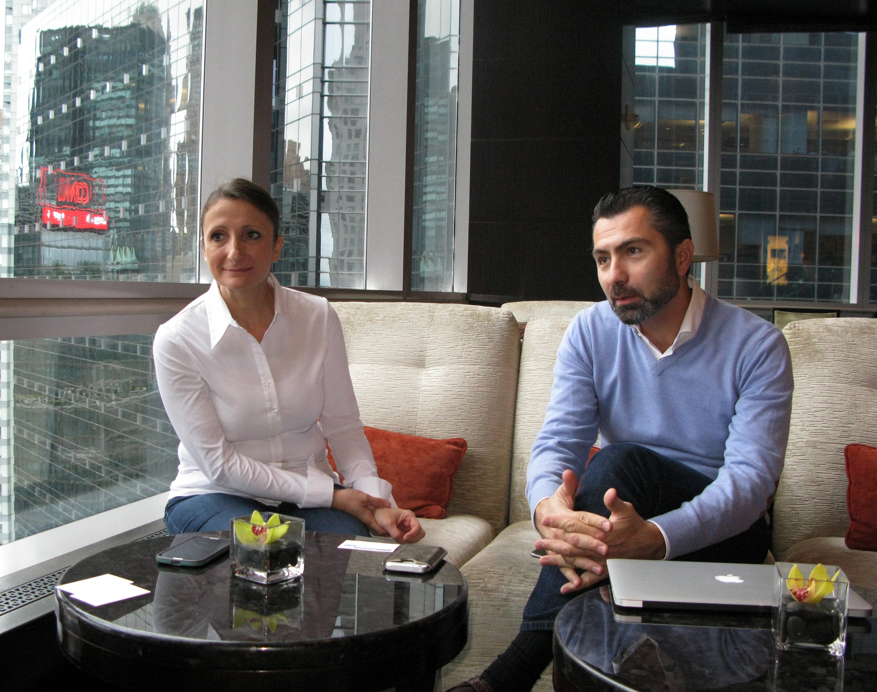 Anne-Sophie Pic et David Sinapina, son mari, le 2 octobre à New York ©AFP PHOTO/Don Emmert