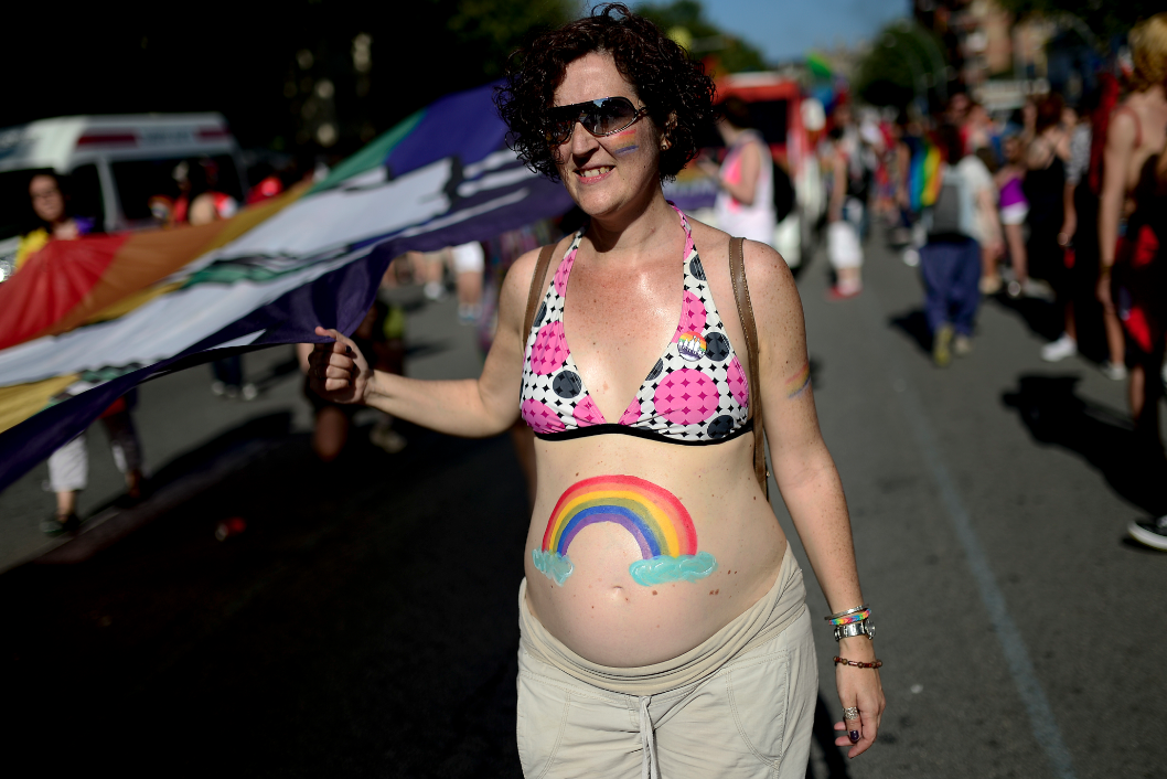 Une participante à la Gay Pride de Barcelone, 28 juin 2014 / © JOSEP LAGO / AFP