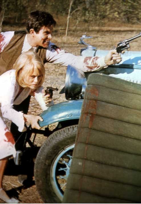 Warren Beatty et Faye Dunaway dans “Bonnie & Clyde” d’Arthur Penn © DR