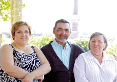 La famille Cervantes, en 2011. Au centre, Christian Cervantes, aujourd'hui décédé. La famille Cervantes, en 2011. Au centre, Christian Cervantes, aujourd'hui décédé.