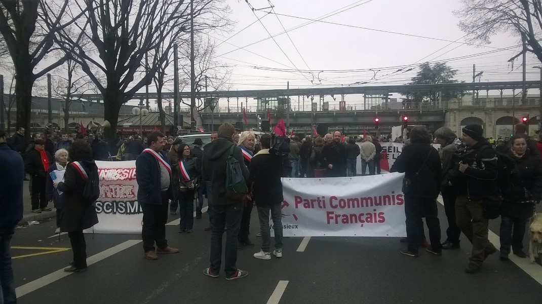 Manifestation anti FN 2 () Manifestation anti FN 2 ()