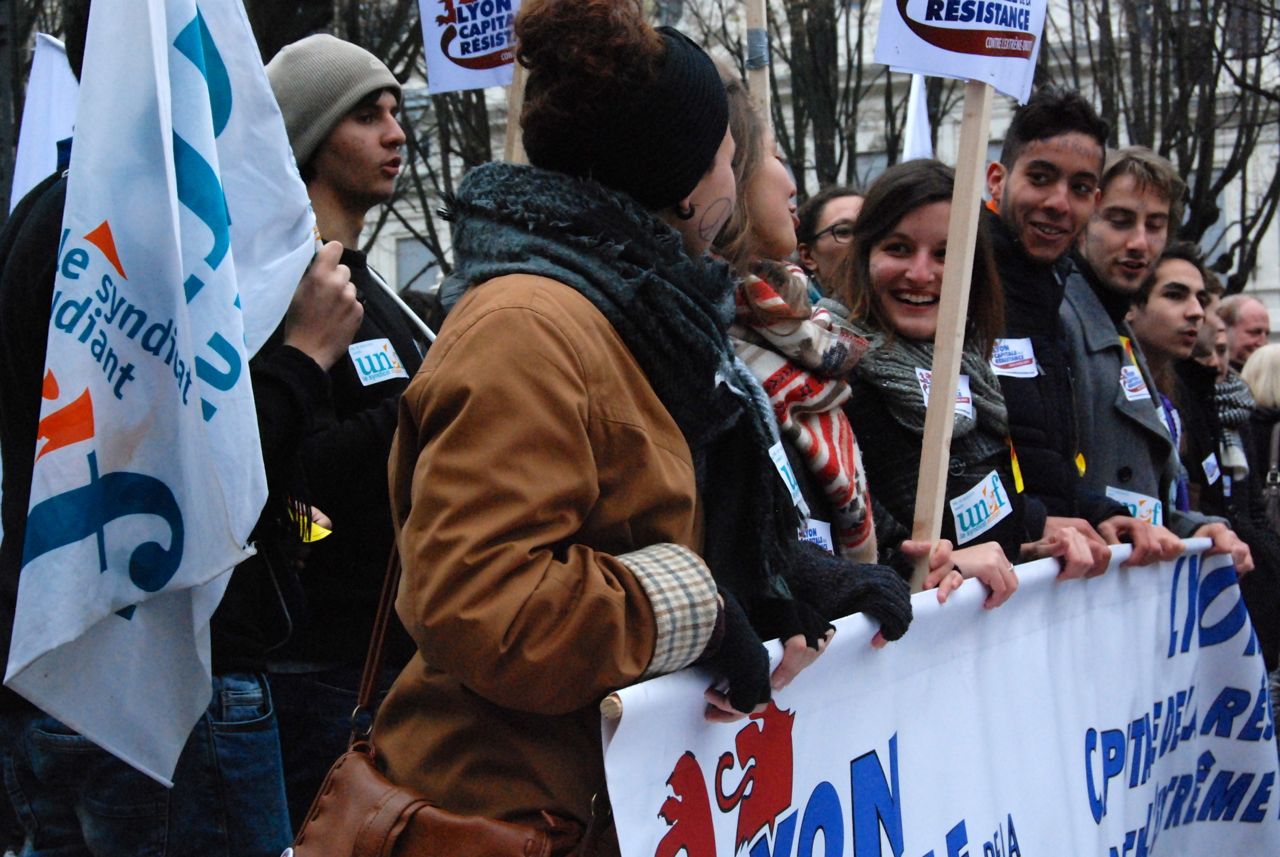 Manifestants manif anti FN