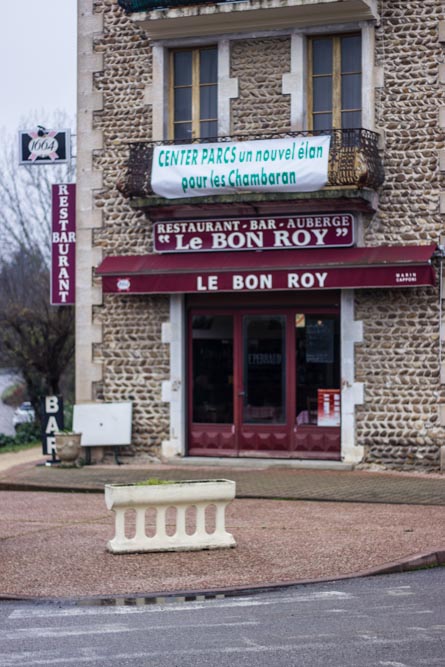 Bar-restaurant “Le Roy”, à Roybon (Isère), le 4 décembre 2014 © Janloup Bernard