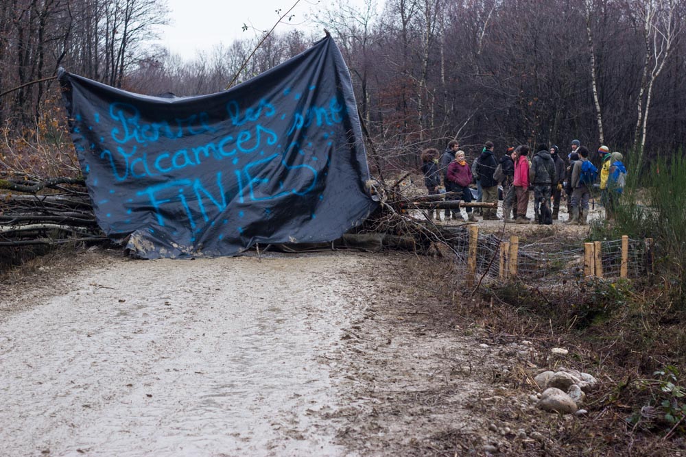 Zadistes dans la forêt des Chambaran, à proximité de Roybon (Isère), le 4 décembre 2014 © Janloup Bernard