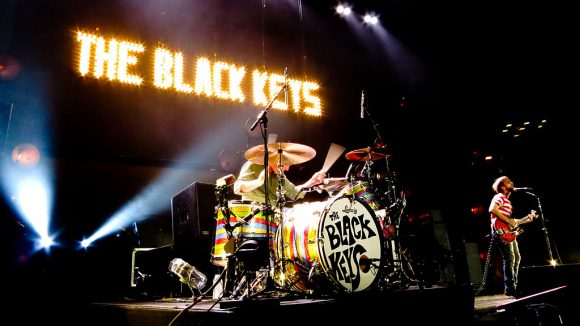 1024px-The_Black_Keys_at_MSG_3-22-12