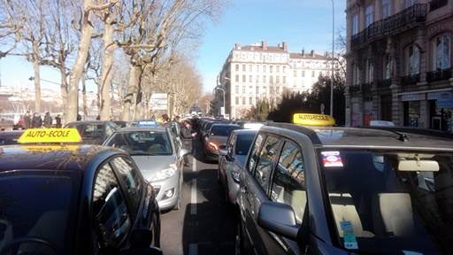 manifestation des auto-écoles ce lundi à Lyon