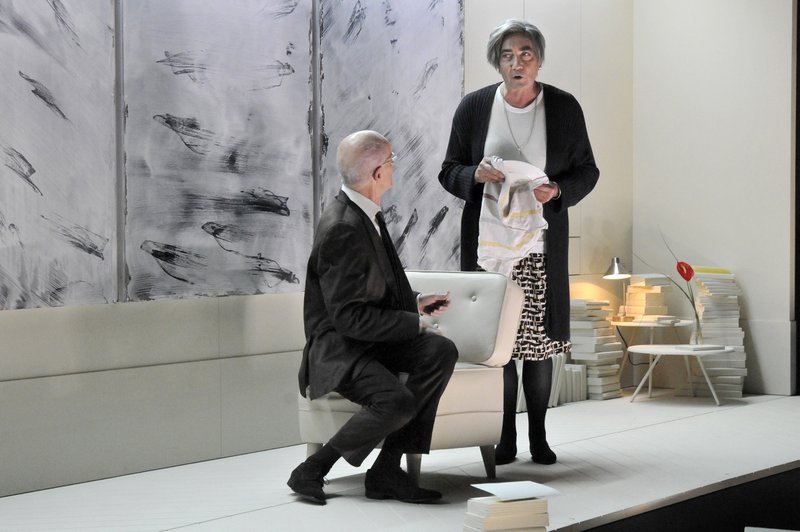 Yves Bressiant et René Loyon dans “La Leçon” de Ionesco, mise en scène par Christian Schiaretti © Jean-Christophe Bardot Yves Bressiant et René Loyon dans “La Leçon” de Ionesco, mise en scène par Christian Schiaretti © Jean-Christophe Bardot