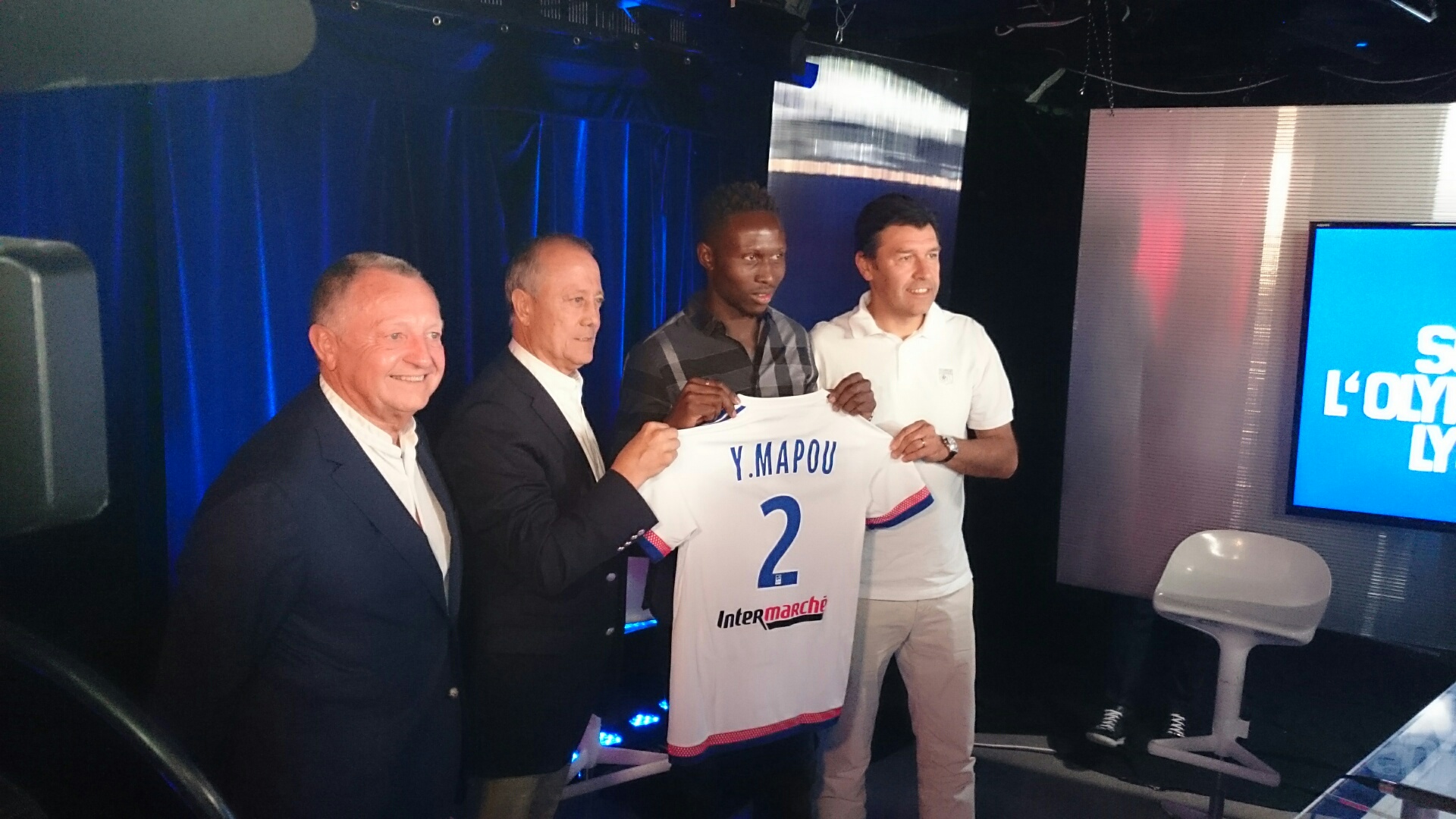 Jean-Michel Aulas avec Mapou Yanga-Mbiwa Jean-Michel Aulas avec Mapou Yanga-Mbiwa