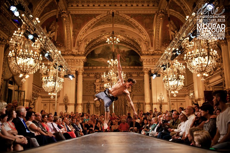 Le “défilé chorégraphik” 2013, à la préfecture du Rhône © Homard Payette