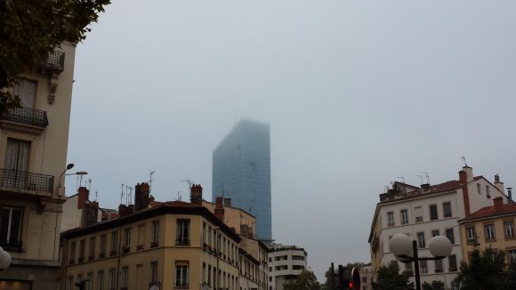 Tour Incity dans la brume