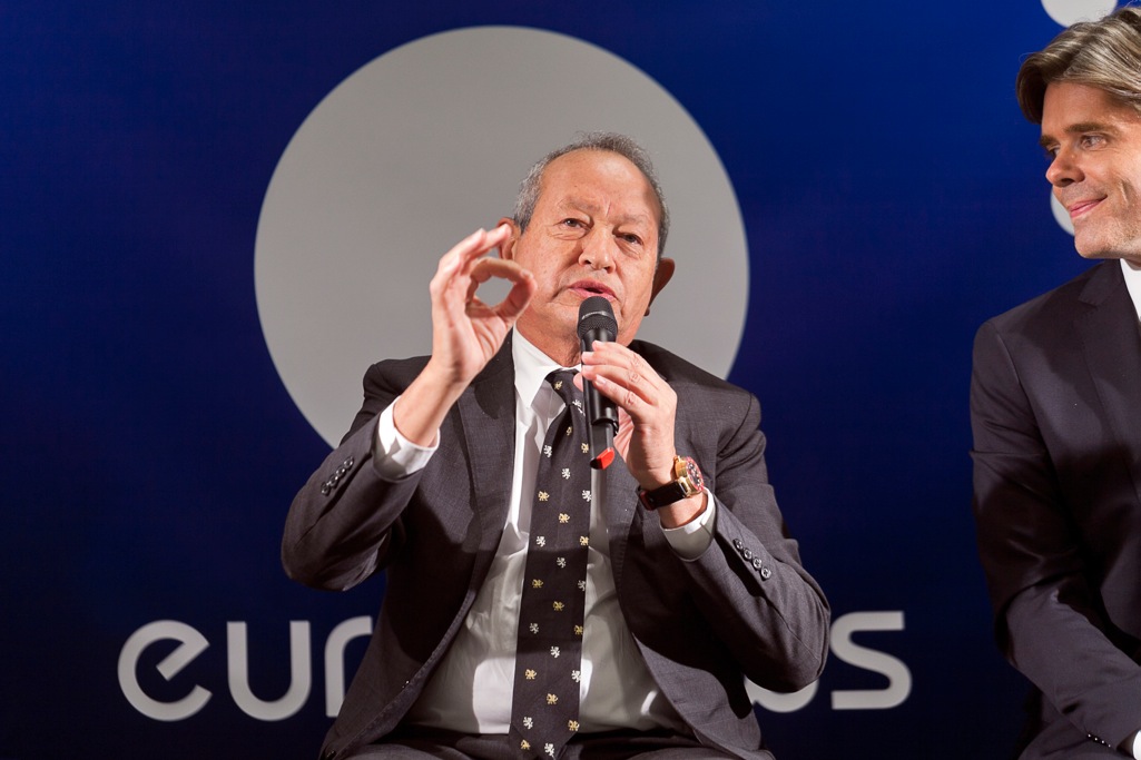 Le nouvel actionnaire égyptien d’Euronews, Naguib Sawiris, et le CEO d’Euronews Michael Peters, lors de la conférence de presse d’inauguration du nouveau siège de la chaîne, le 15 octobre 2015, à Lyon © Tim Douet