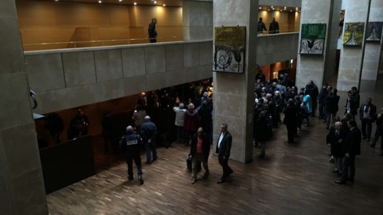 Salle des 100 pas du TGI de Lyon