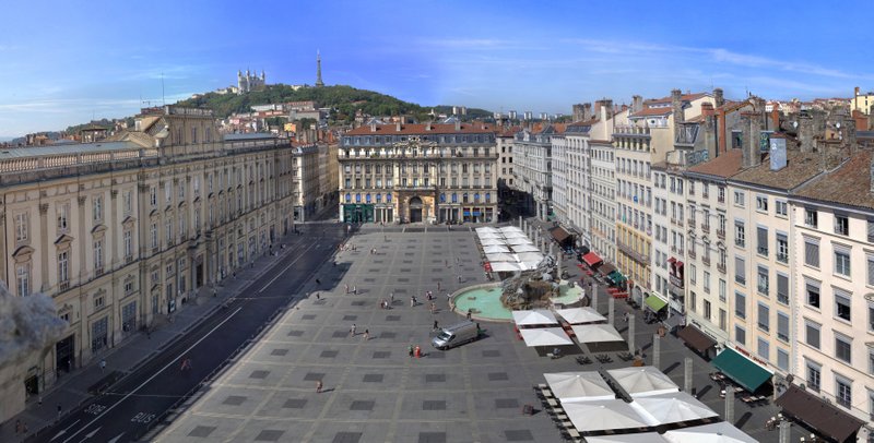 La place des Terreaux et Fourvière vus de l’hôtel de ville de Lyon © DR